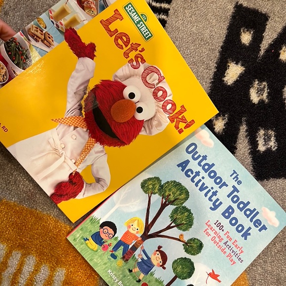 Book bundle ! Kid's Sesame Street cookbook and The Outdoor Toddler Activity Book - Picture 1 of 7